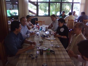 Equipe do INPEAU, CSE e PPGA reunidos com Secretária Patrícia Gudiño em almoço de confraternização.